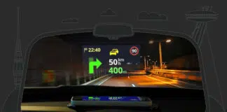 La nueva tecnología de faros tiene como objetivo facilitar la conducción nocturna al proyectar información en la carretera.


