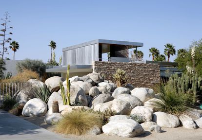 Kaufman's Desert House, en Palm Springs, diseñada por el arquitecto Richard Neutra (o donde terminó el propietario anterior de Cascade House).