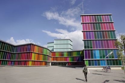 El Museo de Arte Contemporáneo de Castilla y León (Musac) en Tuñón y Mansilla fue inaugurado en 2005.