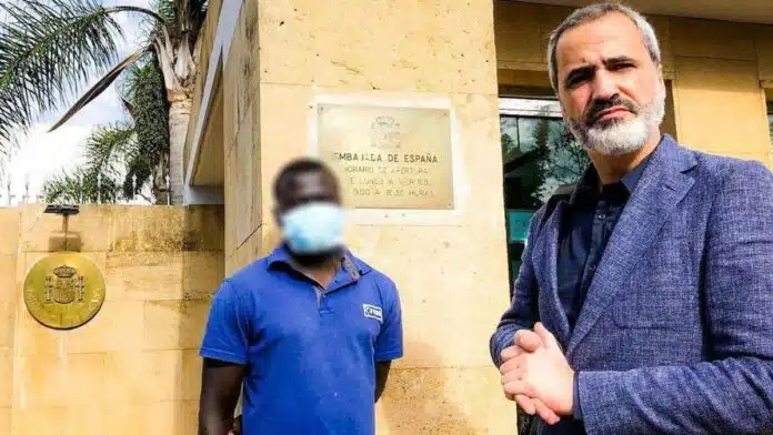 Un sudanés que sobrevivió a la tragedia de Melilla acude a la embajada de España en Rabat para solicitar asilo 

