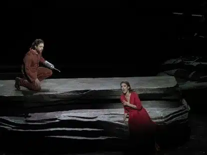 Dora Rodrigues y Julian Hubbard interpretan a Blimunda Sietelunas y Baltasar Sietesoles, respectivamente.