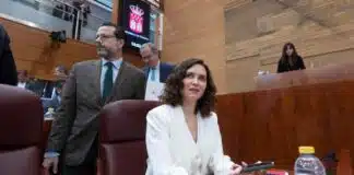 El Parlamento de Madrid presenta un recurso de inconstitucionalidad contra la fiscalidad del Gobierno central sobre grandes inmuebles

