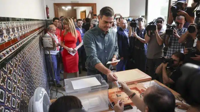 Elecciones generales 23-J, en directo | El candidato Pedro Sánchez, primero en votar: 