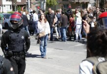 La escisión de Bildu trastoca el acto de Yolanda Díaz, las protestas de Getxo contra Vox acaban con un detenido

