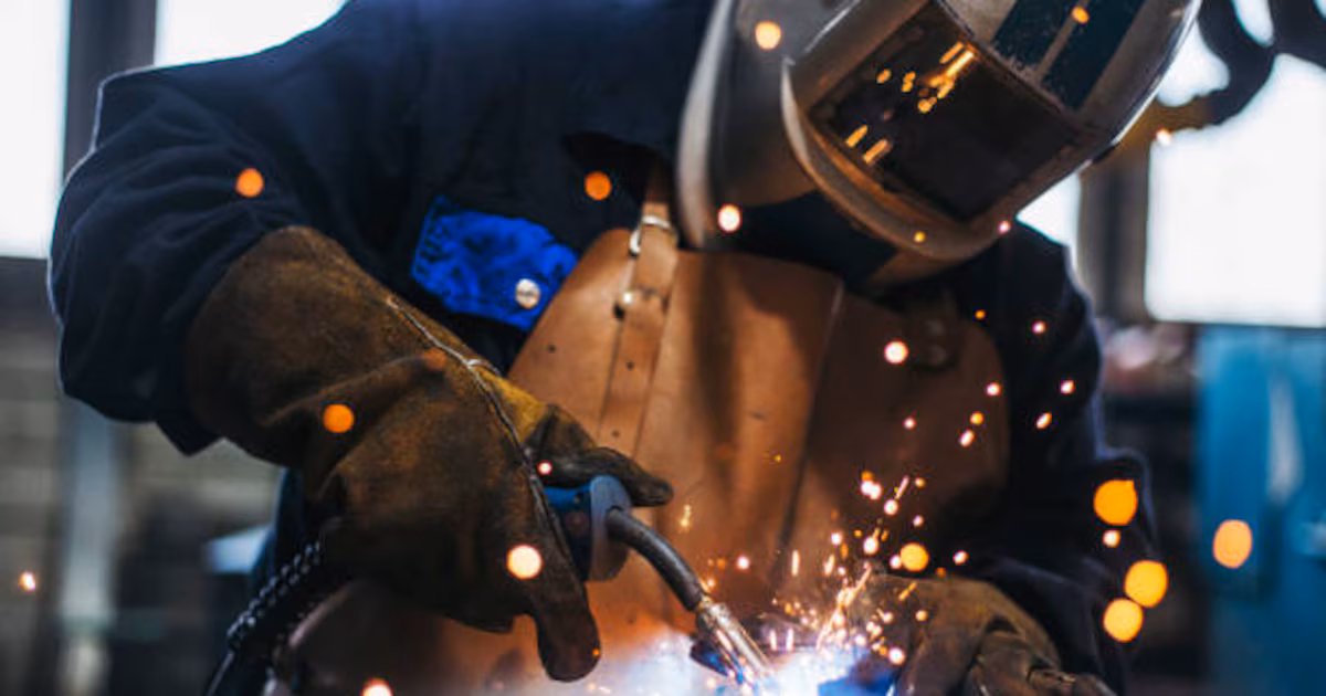 La actividad económica cayó 0,3% en noviembre, pero quedó en terreno positivo en el acumulado de 2025