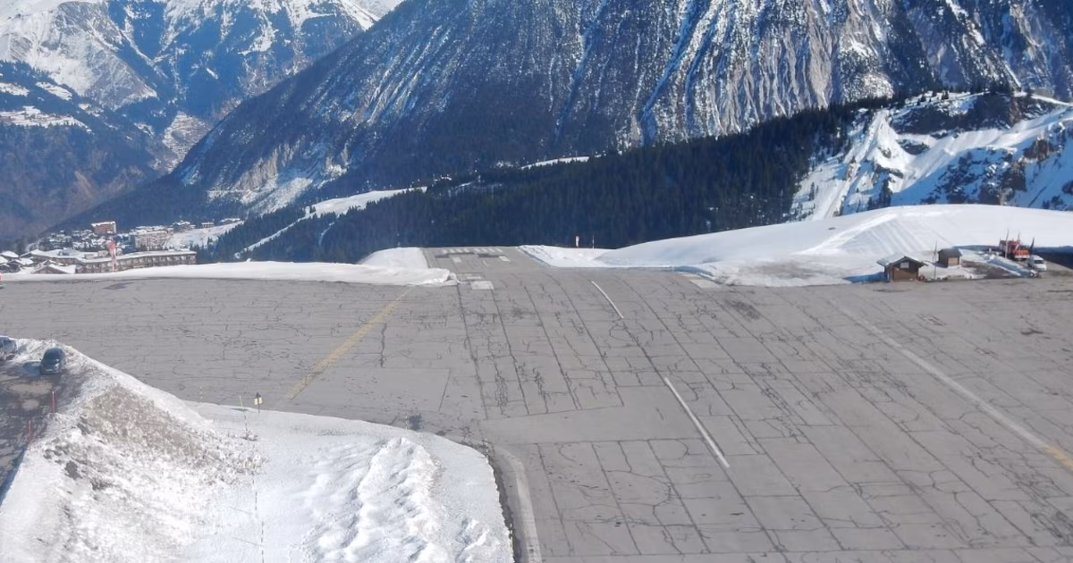 Un desafío en medio de los Alpes franceses: así es Courchevel, el aeropuerto más empinado del mundo