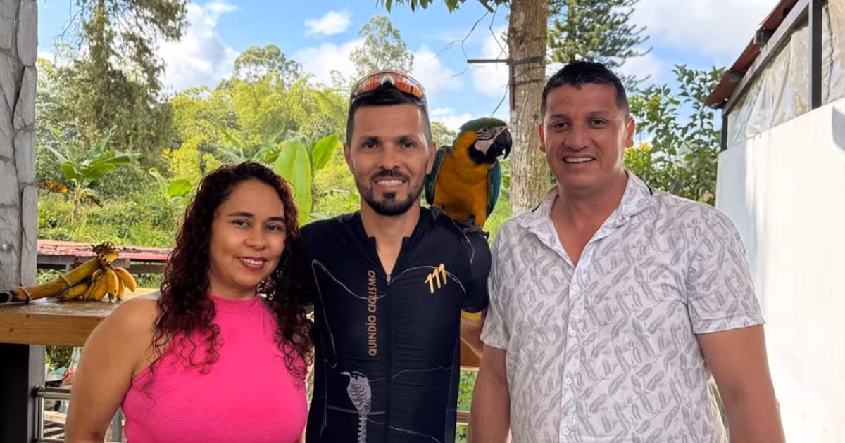 Lupita, la famosa guacamaya de Calarcá, fue atacada cuando acompañaba a ciclistas y motos