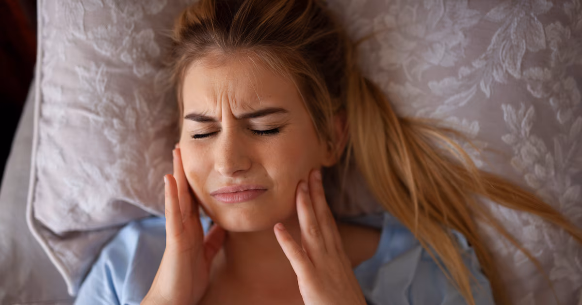 Las 3 señales de bruxismo que pasan desapercibidas y revelan que estás rechinando los dientes por la noche, según un estudio