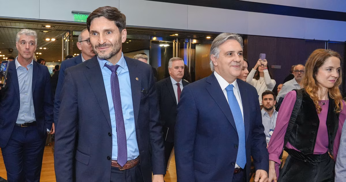 Los gobernadores Llaryora y Pullaro endurecen su pelea con Milei por los fondos