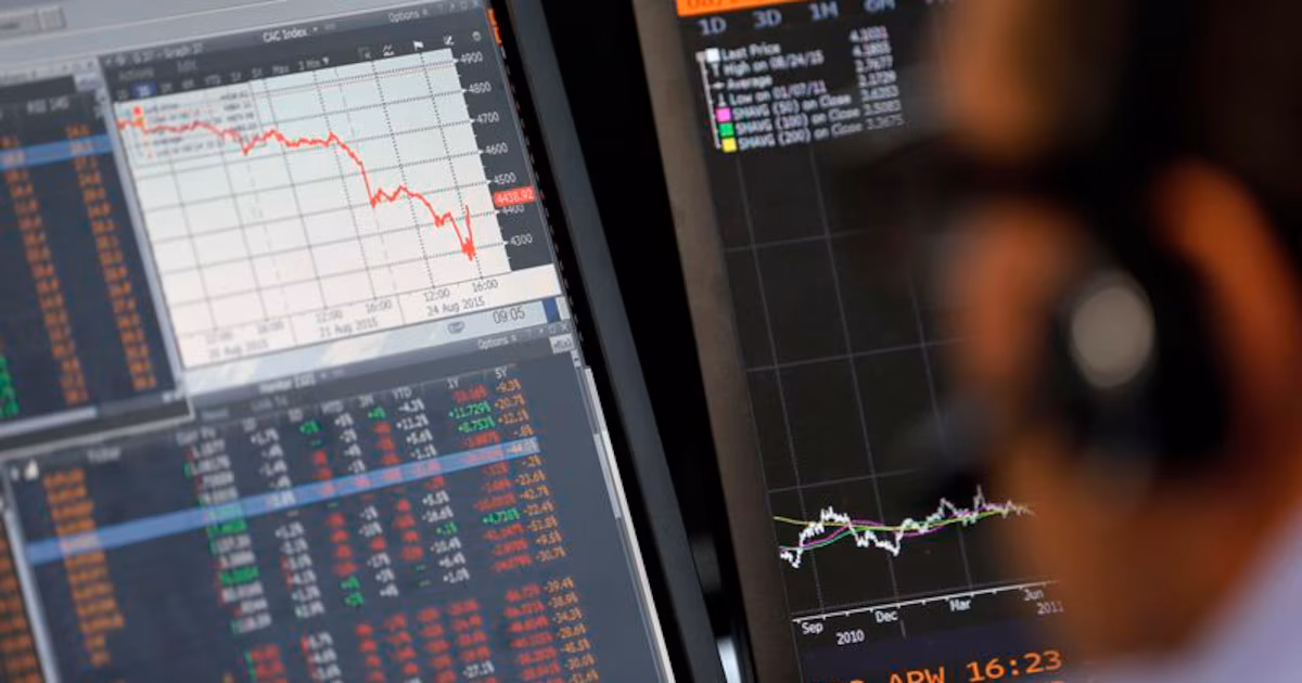 Jornada financiera: el riesgo país cayó al nivel más bajo desde 2018 y el dólar subió con las nuevas bandas