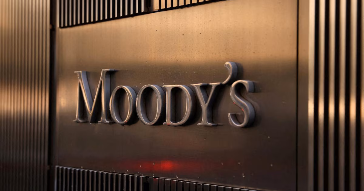 Pese a la acumulación de reservas, una calificadora de riesgo advirtió sobre la sostenibilidad de la deuda argentina