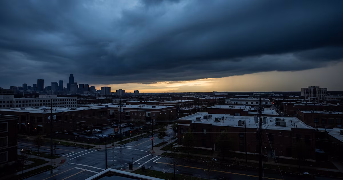 Un tornado provoca daños, cortes eléctricos y alertas de emergencia cerca de una ciudad de Estados Unidos