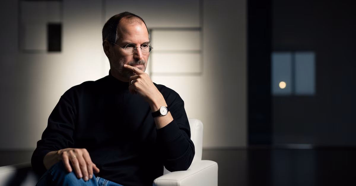 Steve Jobs y la obsesión por los detalles: la lección que el CEO de Airbnb aprendió y la Generación Z rechaza