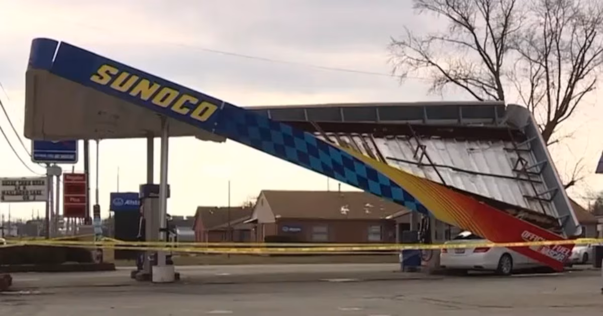Se atragantó con una papa frita, perdió el control y chocó contra una estación de servicio en Ohio