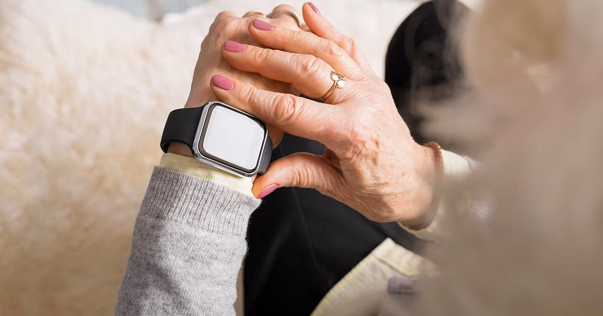 Los relojes inteligentes ayudan a detectar problemas ocultos y peligrosos del ritmo cardíaco, según un ensayo clínico