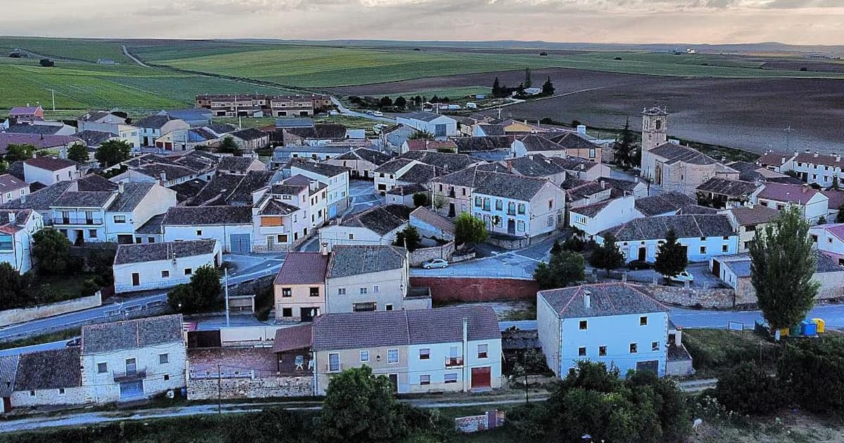 El pequeño pueblo de Segovia que es perfecto para una escapada rural: rodeado de naturaleza y con espectaculares rutas de senderismo
