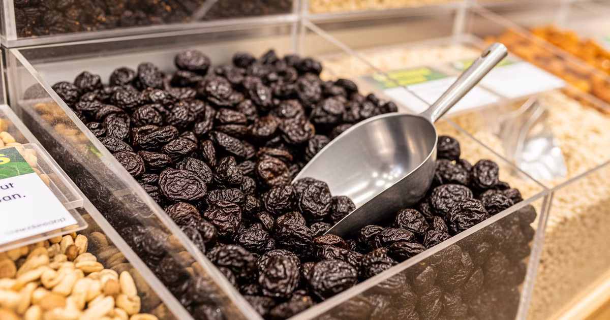 La fruta seca que ayuda a preservar la masa muscular y ósea después de los 45 años, según especialistas