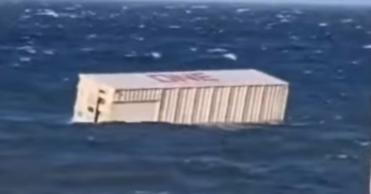 Sorpresa por la aparición de un contenedor flotando frente a la costa de Puerto Madryn