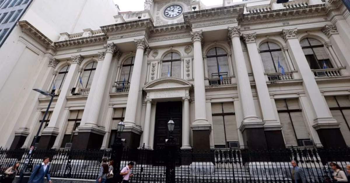El BCRA compró más de USD 200 millones en la semana pero las reservas cayeron por el pago de deuda