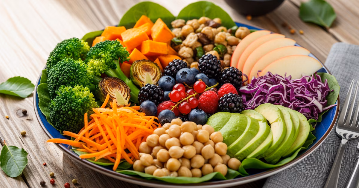Qué alimentos conviene evitar en verano: consejos para una dieta saludable