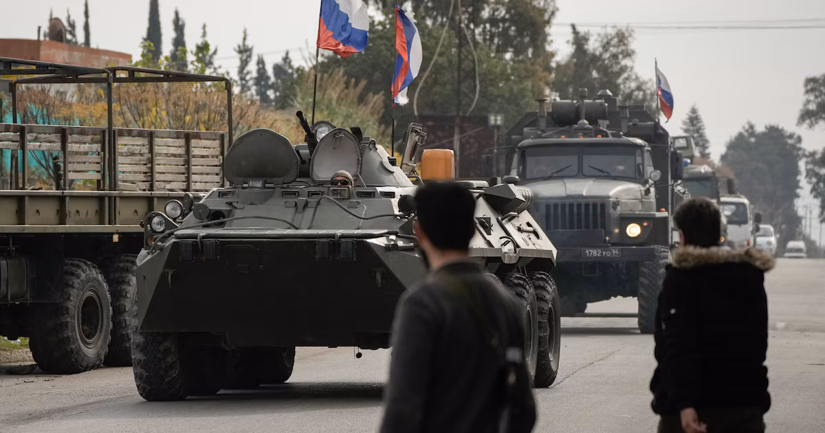Las fuerzas rusas abandonan gradualmente base en Qamishli al noreste de Siria
