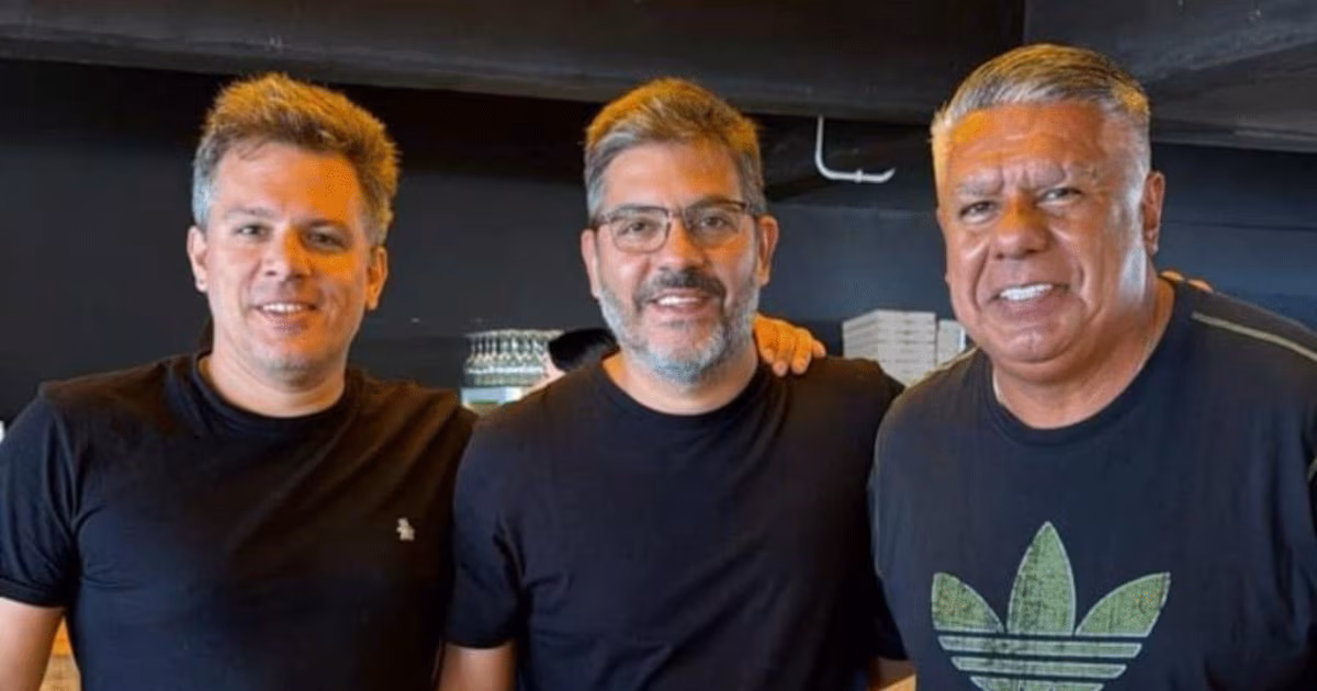 En medio de la investigación en su contra, Chiqui Tapia se mostró con dos funcionarios de confianza de Kicillof