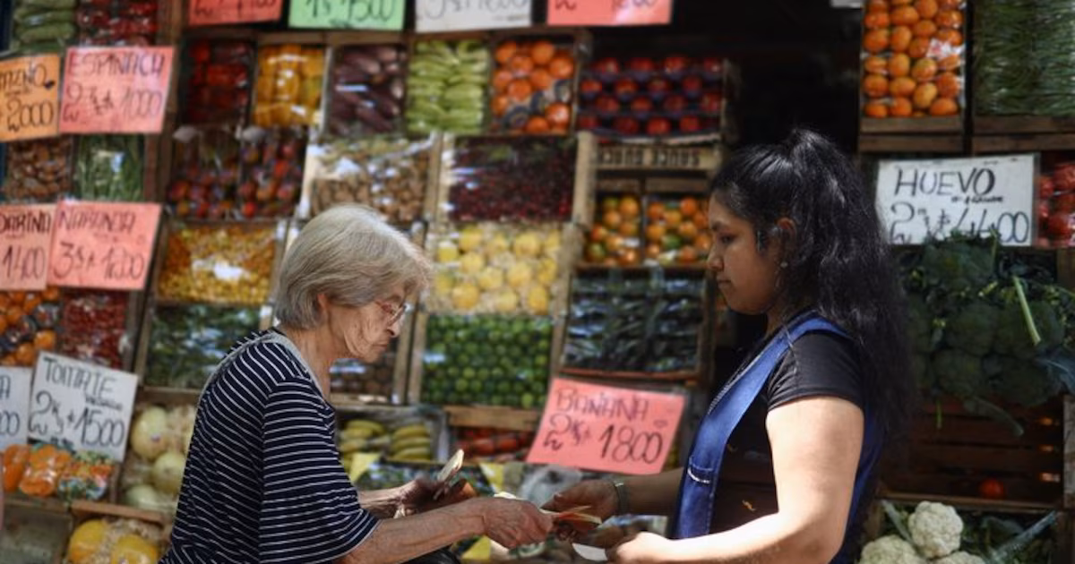 Inflación de enero: qué pronostican los expertos, los aumentos que meten presión y la nueva forma de medir del Indec