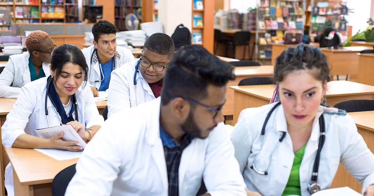 Estudiantes de medicina no están adecuadamente formados para enfrentarse a la muerte, según una reseña