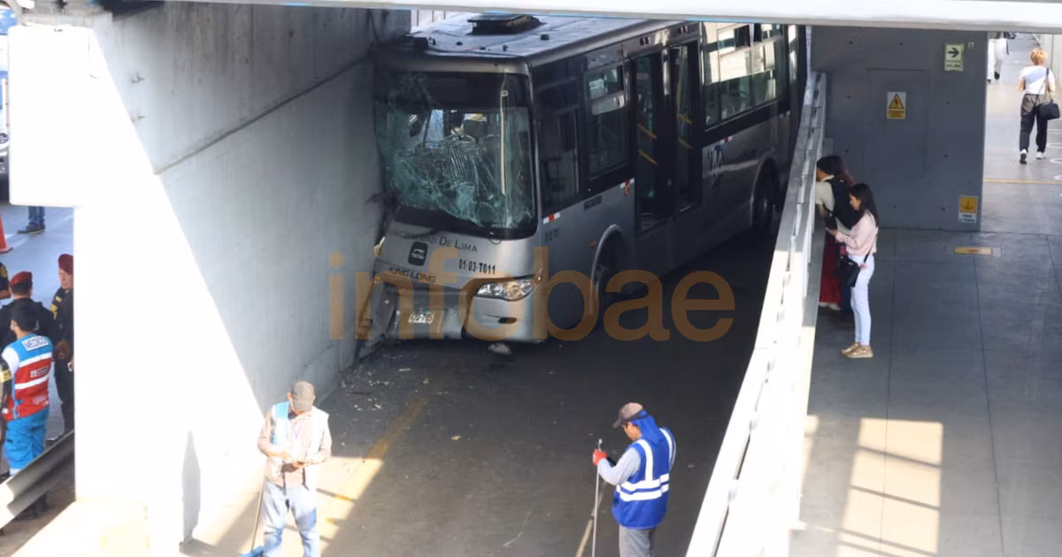 Choque del Metropolitano: Autobús choca contra puente de la estación México, deja al menos 35 heridos Imágenes impactantes: Así quedó autobús del Metropolitano tras estrellarse contra el puente de México Choque del Metropolitano en la estación México: ATU anuncia medidas investigativas y operativas ‘Pensé que no contaba’: El terror que vivieron dos pasajeros tras el choque del Metropolitano en La Victoria Express por el derrumbe del accidente del Metropolitano en la estación La Victoria Expresso en México