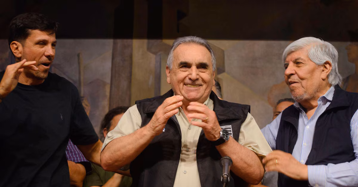 El ala dura del sindicalismo se divide por la reforma laboral: los gremios del transporte se alinean con la CGT