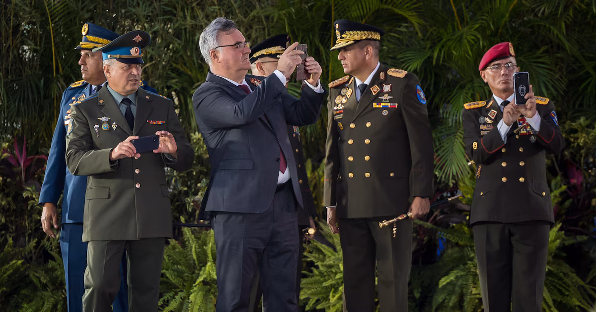 Rusia cuestionó la preparación del círculo de defensa de Maduro: “Además de tener una ametralladora, hay que saber dispararla”