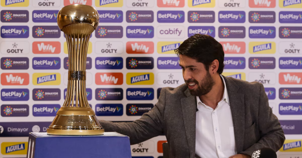 Mercado de fichajes Liga BetPlay 2026 EN VIVO: estos son las altas y bajas de jugadores para el 17 de enero
Nacional, Millonarios y Junior lideran los abonos más caros del fútbol colombiano: así se sostienen los clubes en medio de la crísis
La razón detrás del fichaje de Edwin ‘Shirra’ Mosquera en Santa Fe, según Pablo Repetto
Cúcuta terminó su pretemporada con derrota en penales: Huracán ganó 6-5 en la serie en Montevideo
Cuándo se jugará la vuelta de la Superliga 2026: Junior de Barranquilla y Santa Fe definen al campeón
Liga BetPlay recuperó herramienta clave del mercado de fichajes: terminó conflicto entre plataforma de “scouting” y canal que transmite el fútbol colombiano
América de Cali daría un golpe en el mercado de fichajes: buscaría a un referente de River