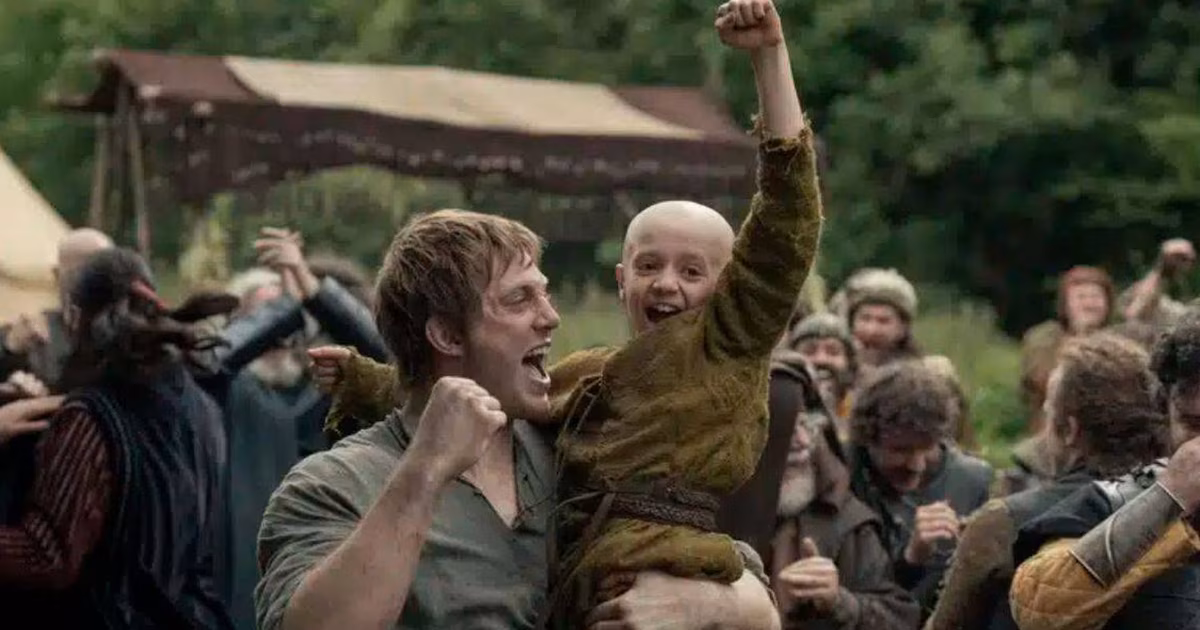 La escena escatológica de ‘El caballero de los Siete Reinos’ que marca la diferencia de tono con ‘Juego de Tronos’: “Todo es artesanal, el culo es real”