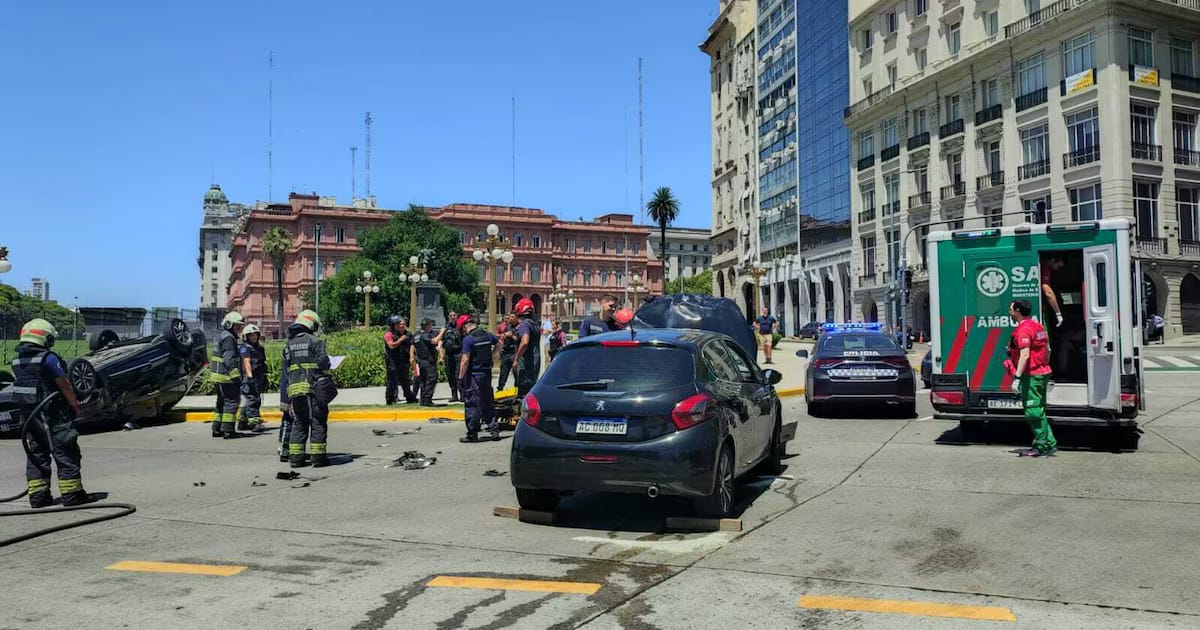 Choque violento y vuelco frente a la Casa Rosada: al menos tres heridos