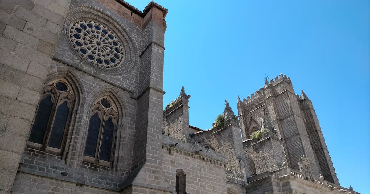 La catedral gótica que está a 100 kilómetros de Madrid y es patrimonio cultural: el antes y el después de la arquitectura religiosa