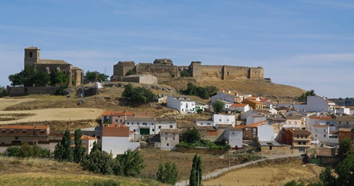 El desconocido castillo de Cuenca que participó en la guerra civil castellana: es del siglo X y se sitúa junto a una iglesia