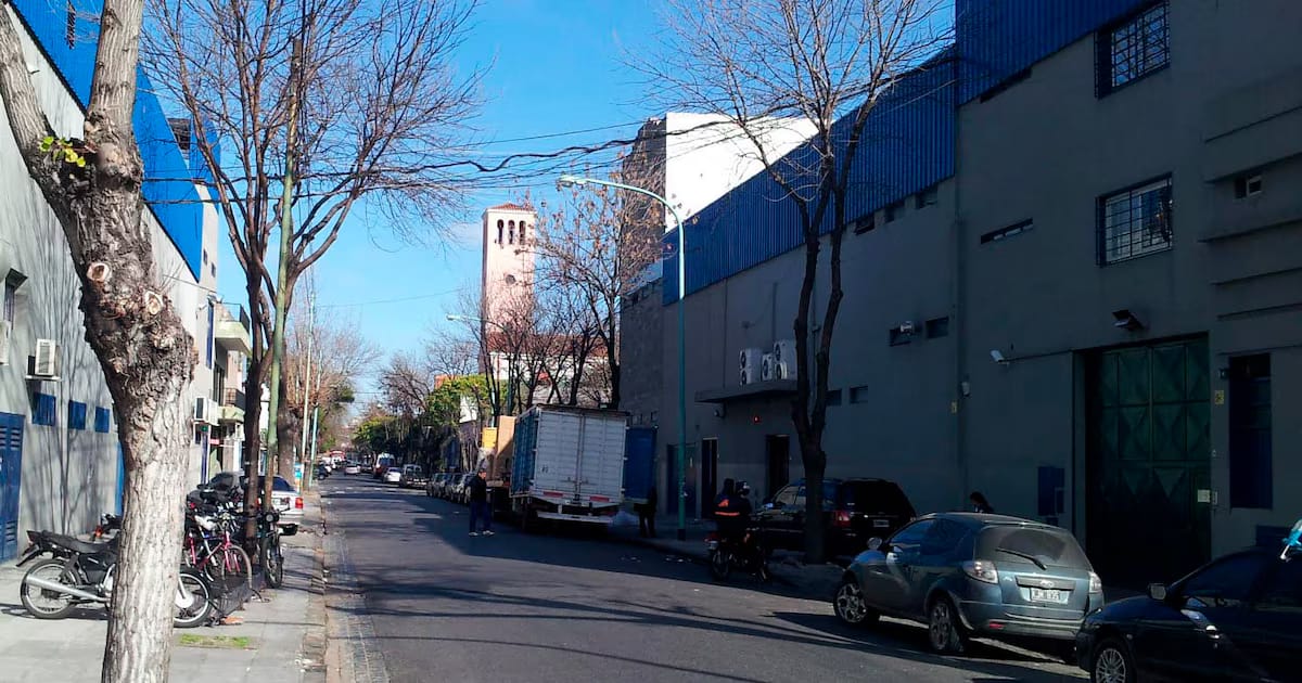 Otra empresa textil en crisis por las importaciones: 140 despidos y pagos de salarios en cuotas
