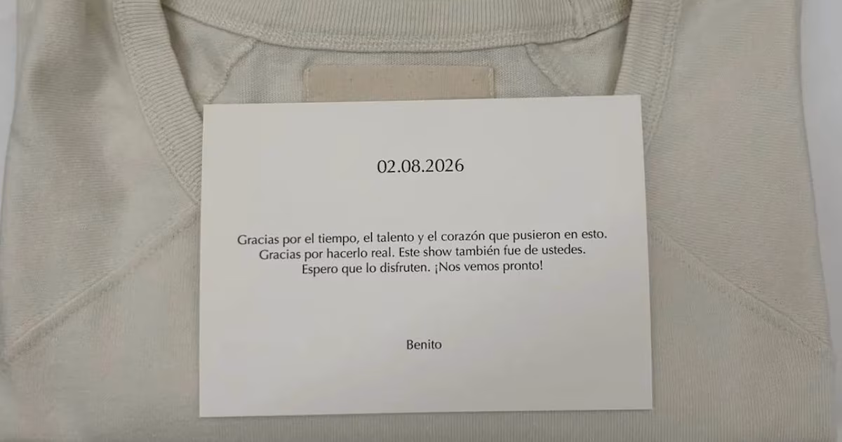 Bad Bunny regala a los empleados de Zara una camiseta que lució en la Super Bowl: ‘Gracias por hacer esto posible’