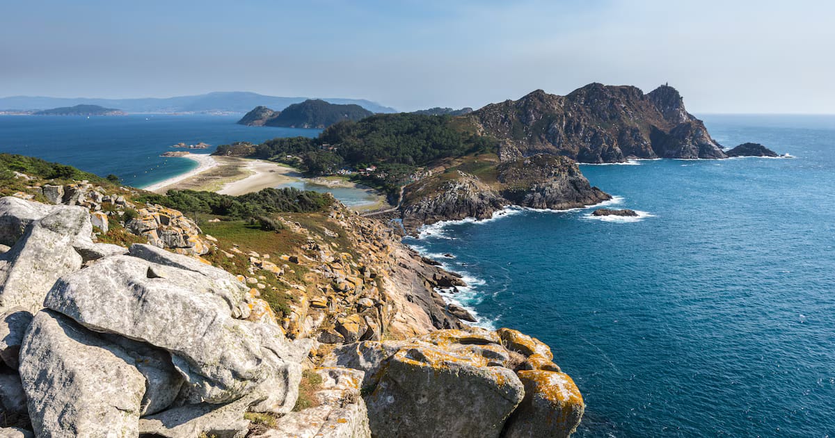 Ruta de paseo marítimo a una hora desde Vigo: un paseo que conecta tres playas, la joya de Ribeira