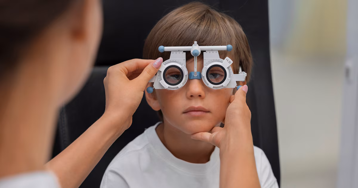A los expertos les preocupa el aumento de la miopía en los niños: a qué prestar atención en la vuelta al cole