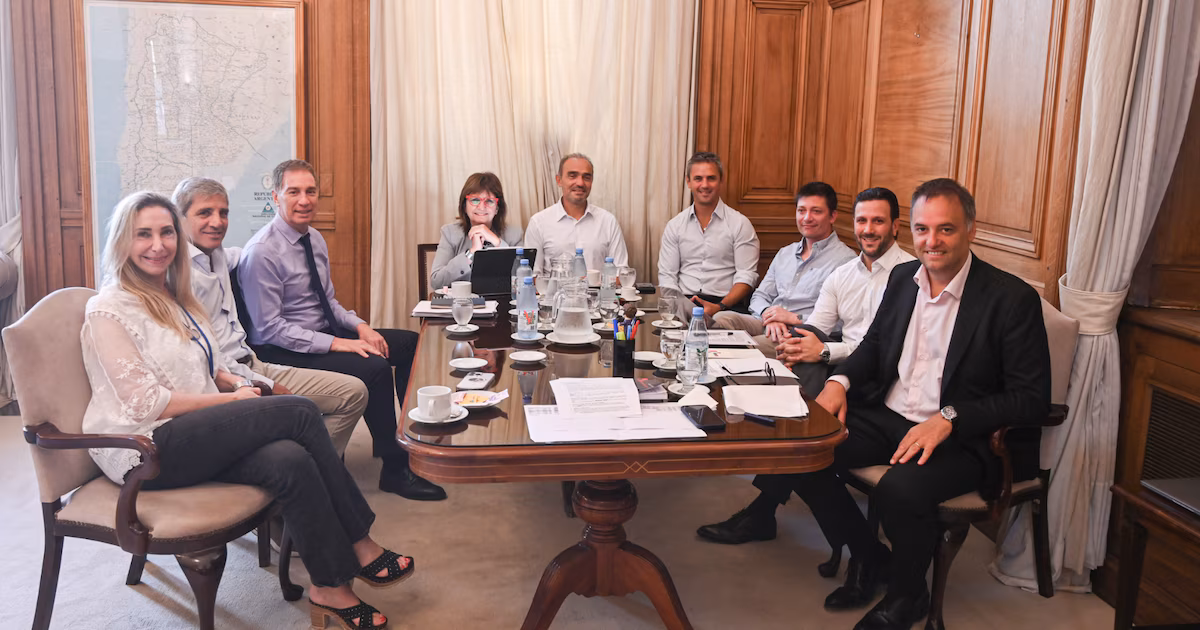 Reforma laboral: bajo presión de los grupos de la Alianza, el gobierno acuerda eliminar las disposiciones sobre licencias médicas