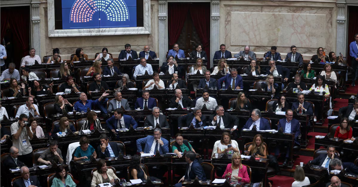 Celebración violeta en el Congreso: negociaciones jurídicas y la doble crisis peronista