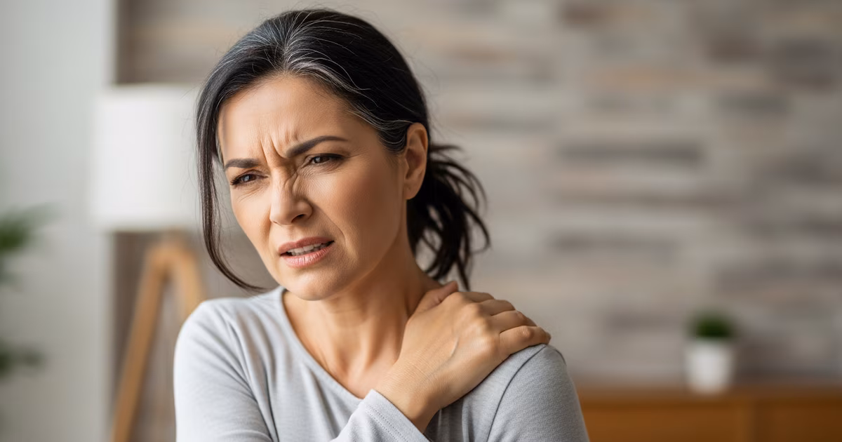 ¿Qué es el hombro congelado, un síntoma común de la menopausia?