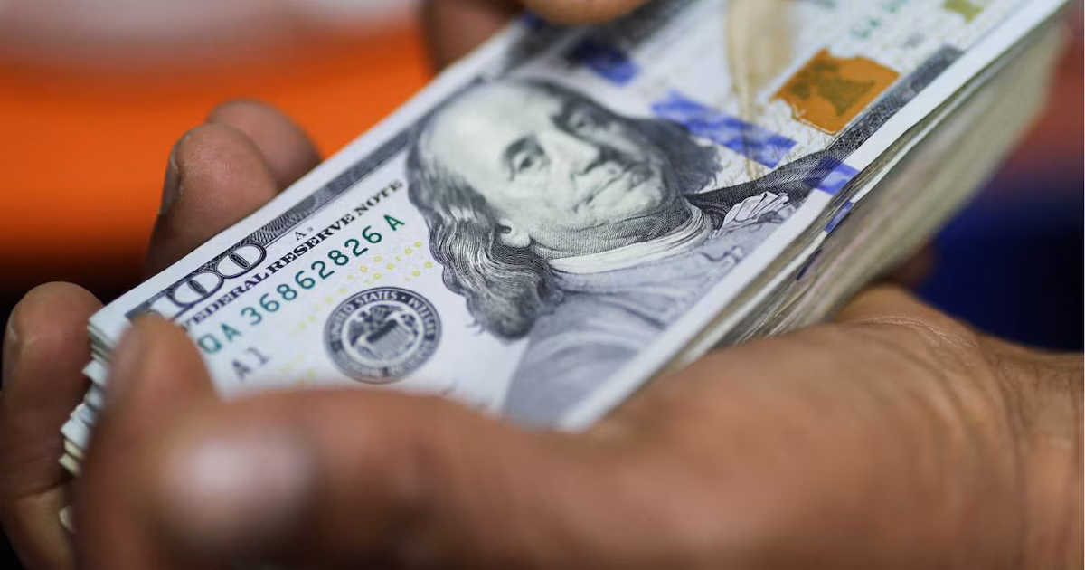 Los argentinos compran más de 31.000 millones de dólares desde la salida del tipo de cambio