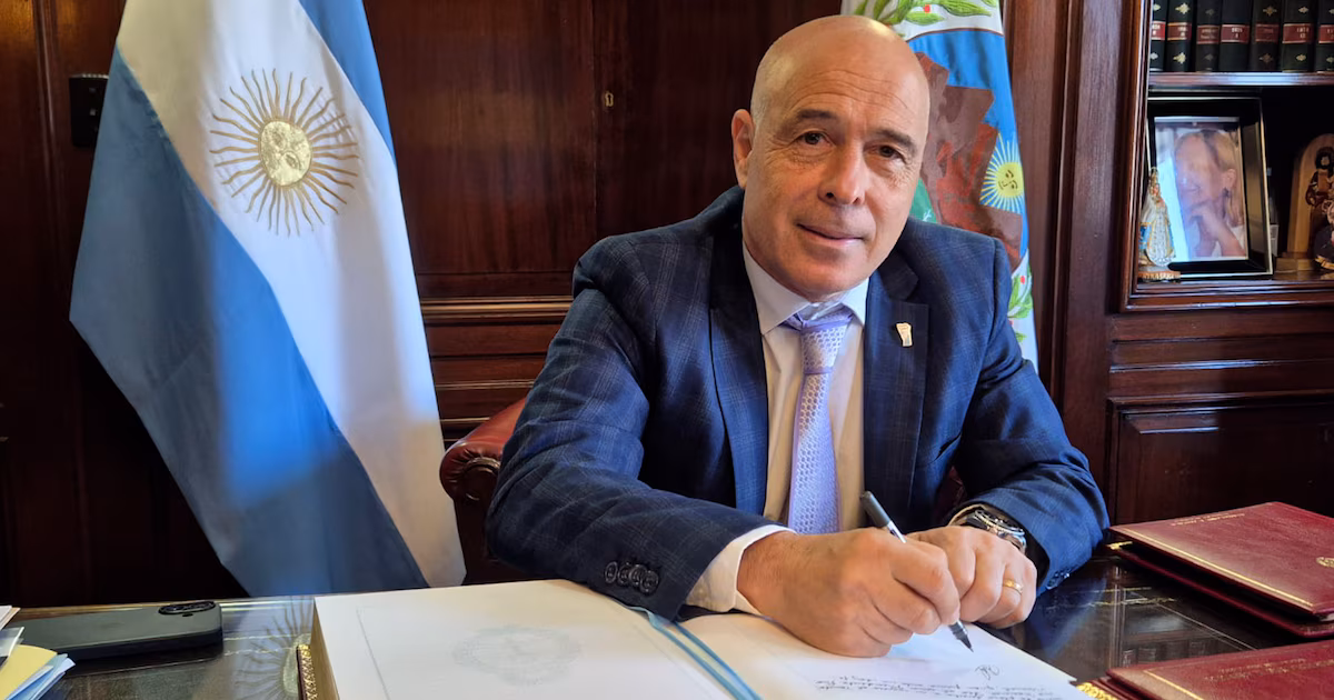 Bartolomé Abdallah desestima preguntas parlamentarias sobre Karina Millais y Manuel Adoni: «Le tiraron piedras a la luna»