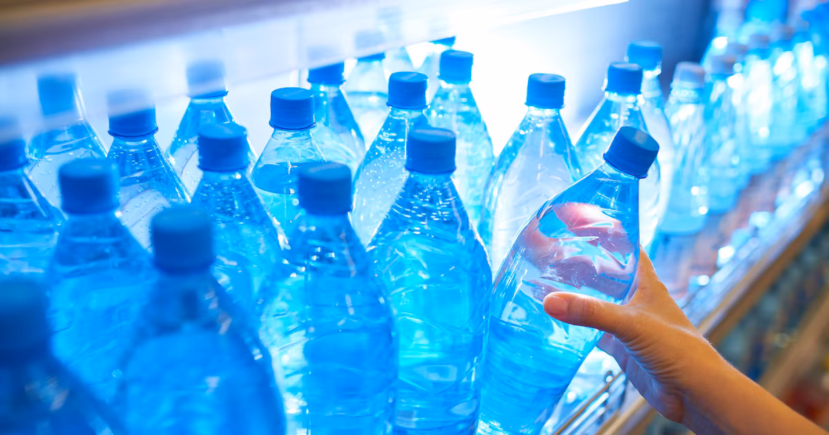 Avanza ley panameña para exigir agua gratis en combos de comida rápida