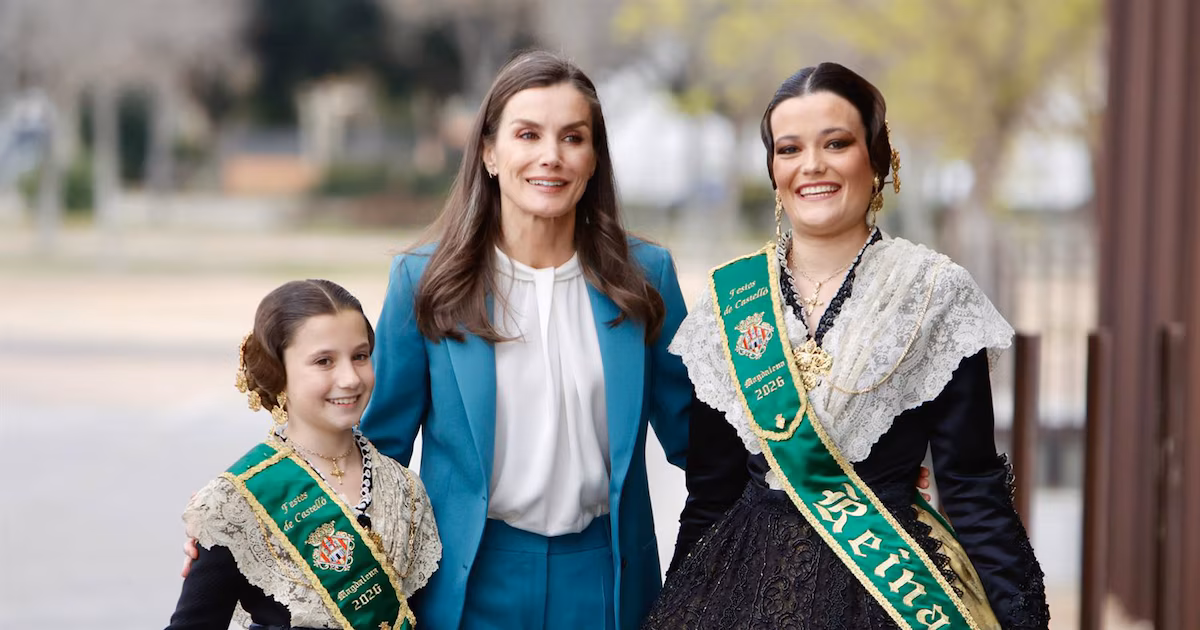 El colorido outfit de debut de la reina Letizia se ha convertido en su favorito de la temporada