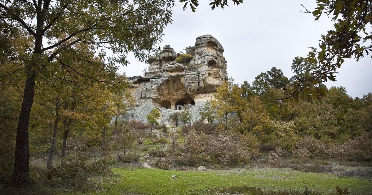Este increíble monasterio excavado en la roca tiene más de 1.000 años y se conoce como Capadocia en Castilla y León