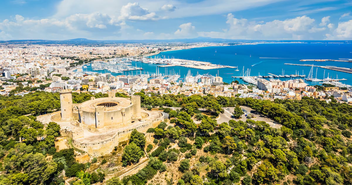5 vuelos por menos de 50 euros que no debes perderte en tus próximas vacaciones de abril: vuelos a Europa y Baleares desde Madrid y Barcelona