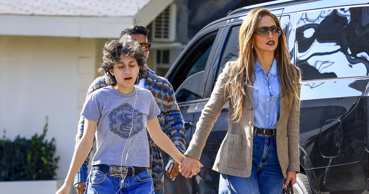 Jennifer López y su hija Emme reinventan los jeans holgados: un look transmitido de generación en generación